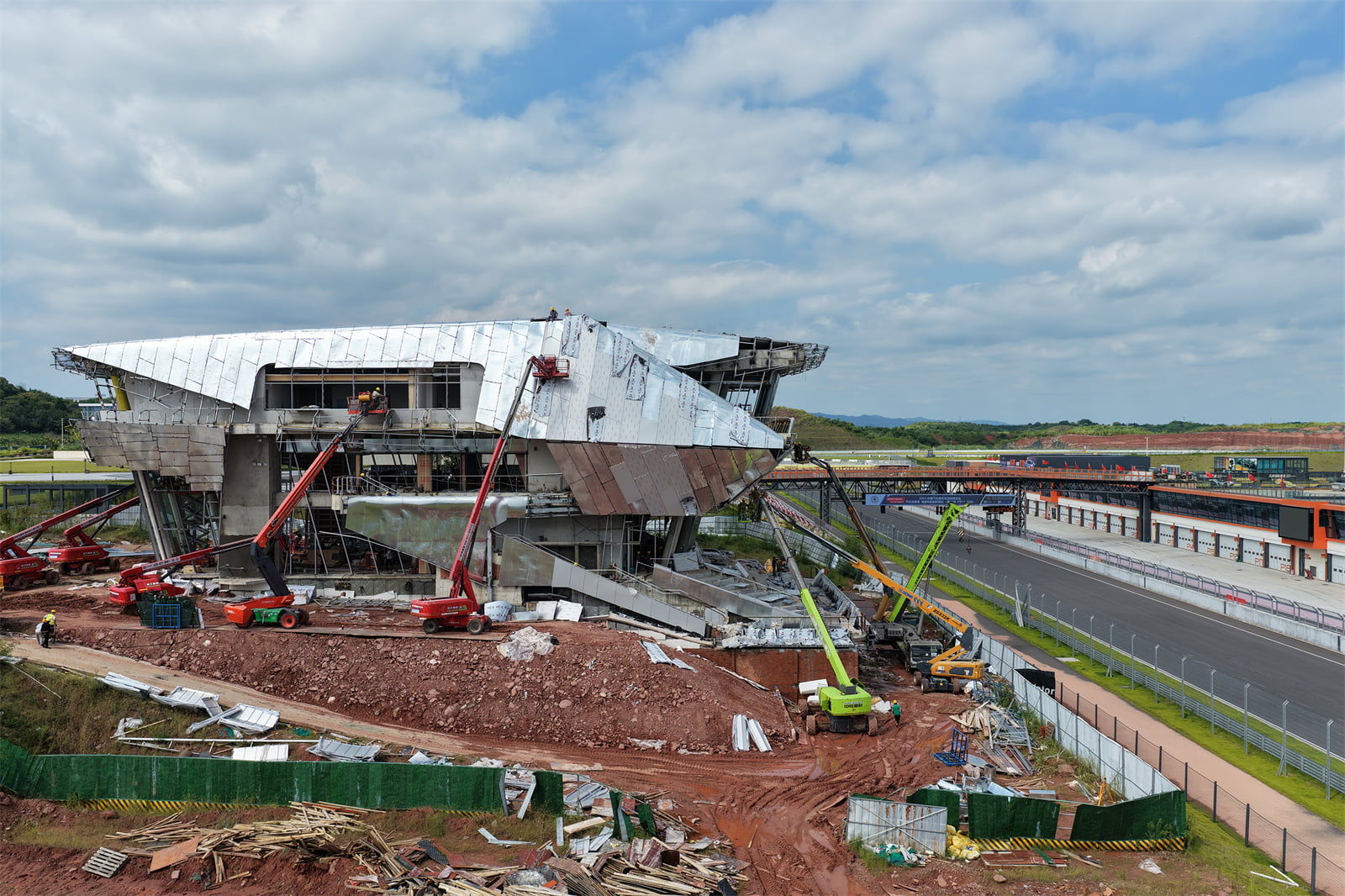 领克 MEC 汽车运动体验中心(成都)施工现场