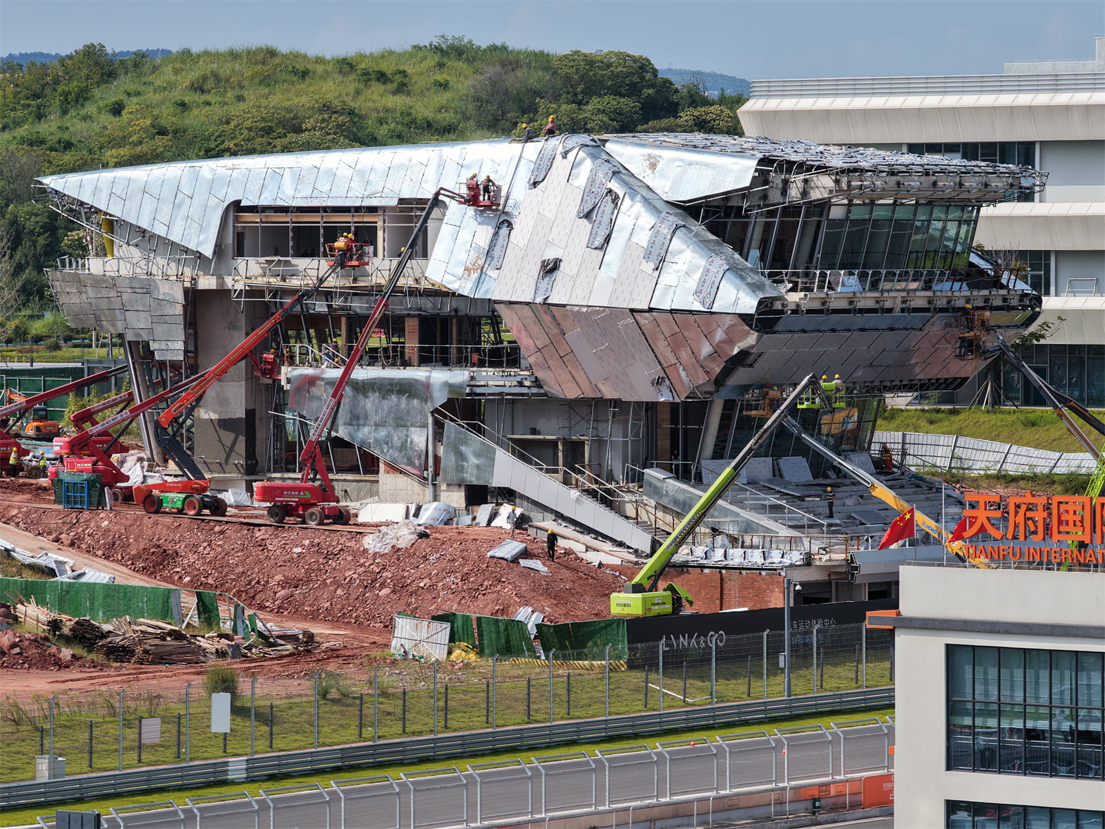 领克 MEC 汽车运动体验中心(成都)施工现场