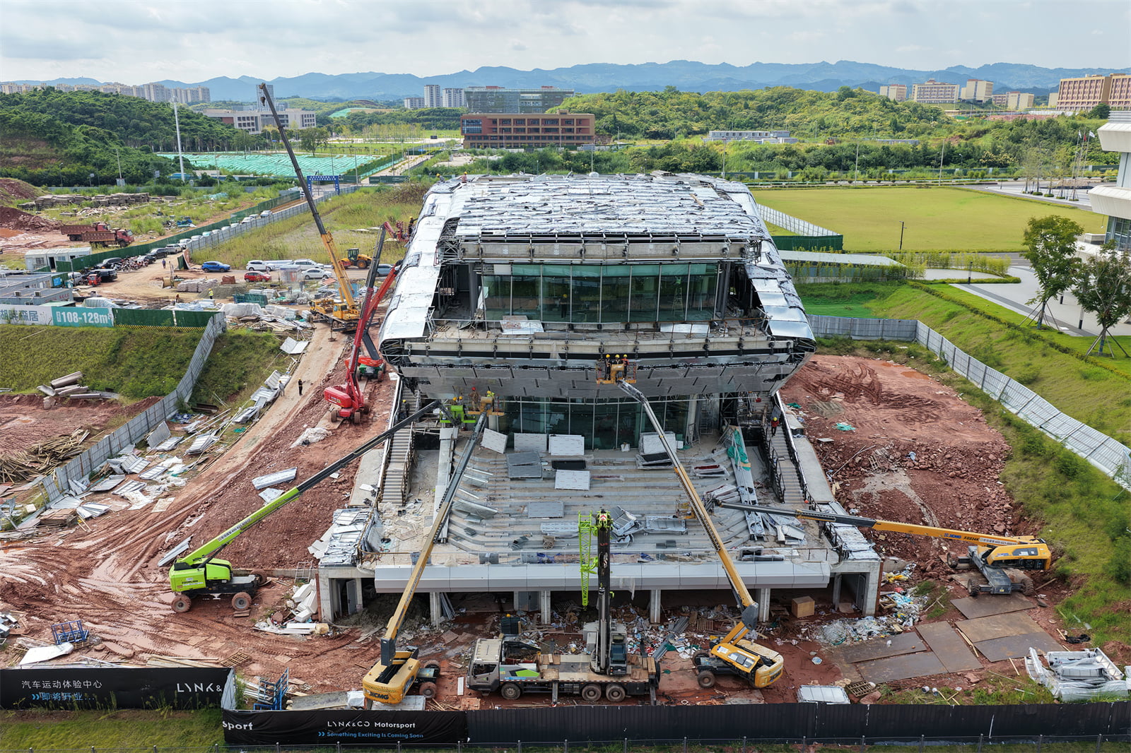 领克 MEC 汽车运动体验中心(成都)施工现场